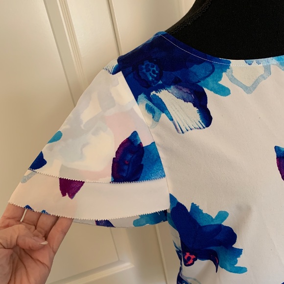 💙💕 Bold & Beautiful Blouse from Banana 💙💕 - Picture 4 of 14